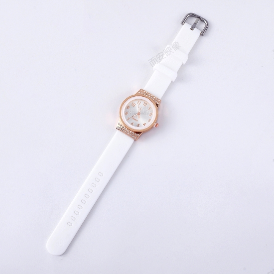 صورة ساعة يد 819-1