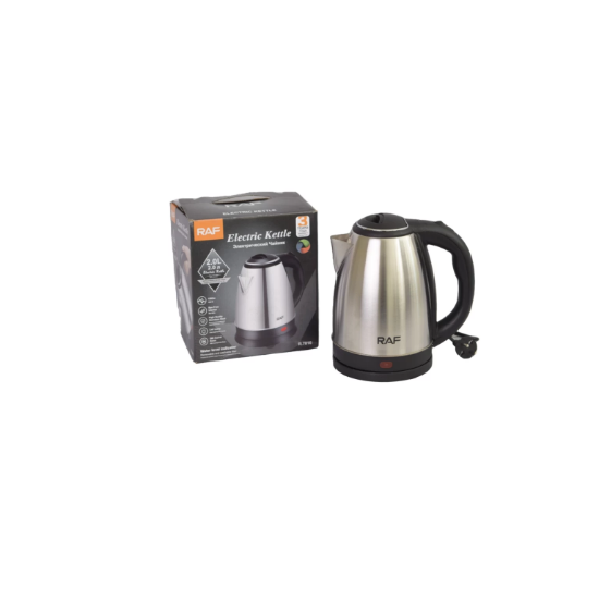 غلاية 2 لتر على طاولة مطبخ مع أكواب شاي