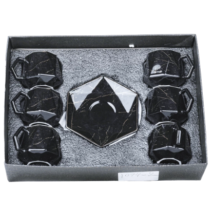 صورة فنجان قهوة مع الصحن شكل سداسي