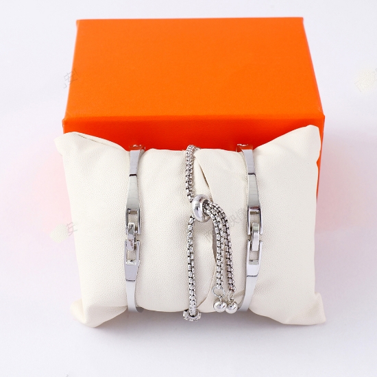 صورة طقم ساعة مع 2 اساور نسائي موديل 8-933