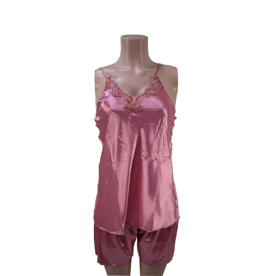 صورة لانجري قطعتين