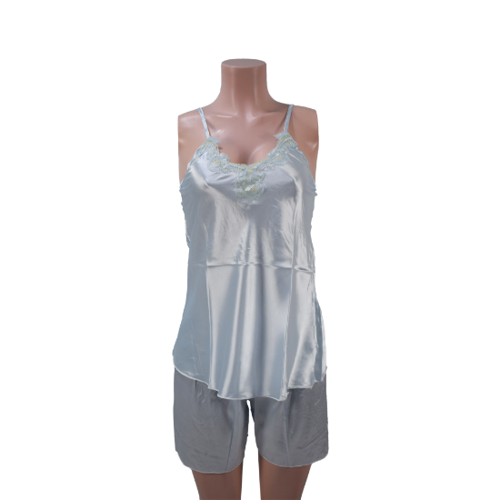 صورة لانجري قطعتين