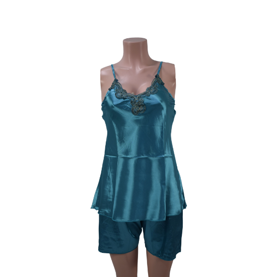 صورة لانجري قطعتين