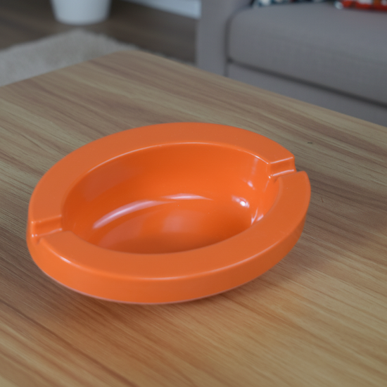 صورة طفاية سجائر بيضاوي ٢٠