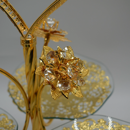 صورة سلة حلويات ذهبية 3 خانات جديد