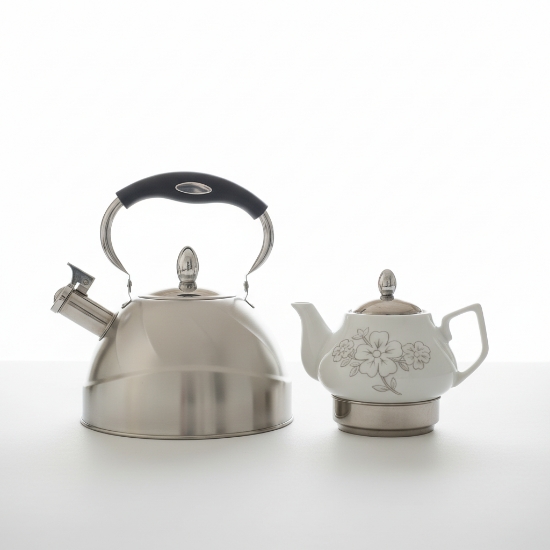 صورة إبريق شاي مزدوج مع غلاية