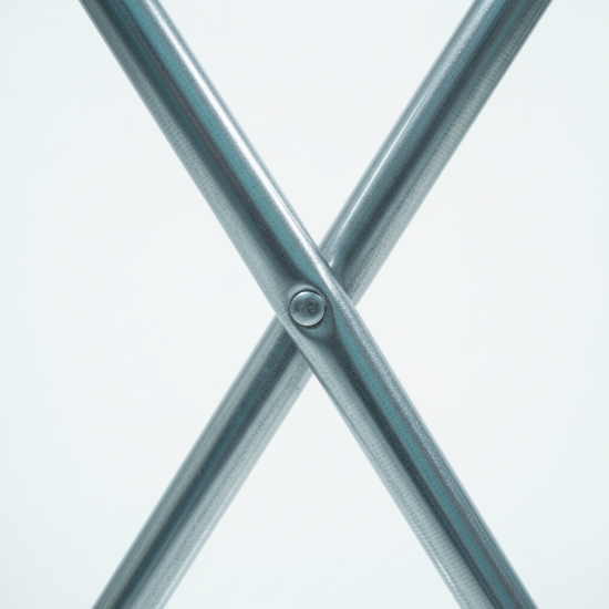 صورة طاولة مربعة بأرجل على شكل حرف U مقاس 80*70 سم