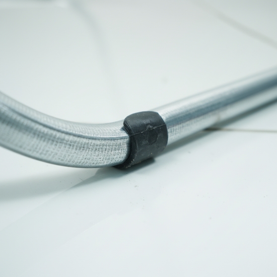 صورة طاولة مربعة بأرجل على شكل حرف U مقاس 80*70 سم