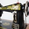 صورة مكينة خياطة يدوية
