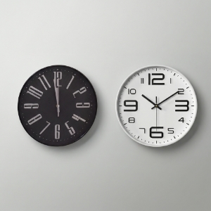 صورة لقسم ساعات حائط